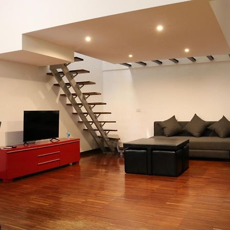 Apartamento Cozy & Large Loft Famagosta Milán Exterior foto